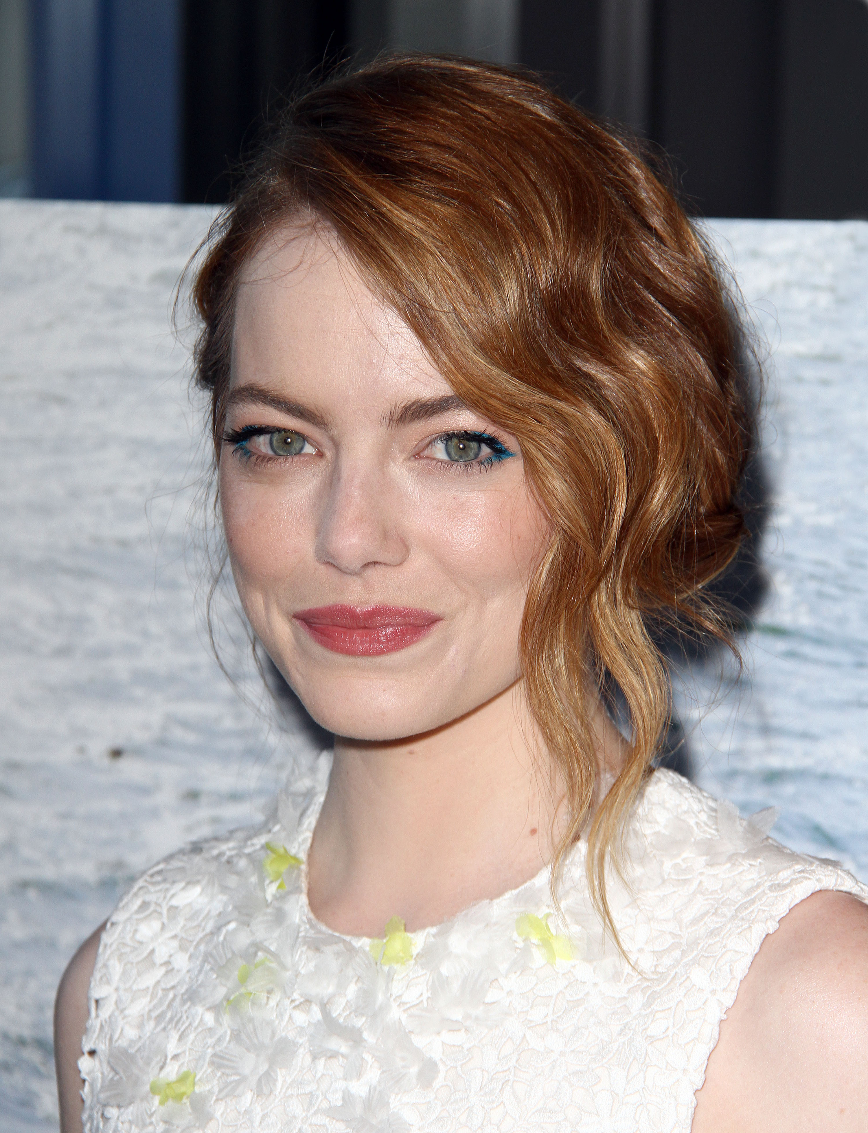 Holiday Hair Inspiration from Emma Stone - Snob Essentials Holiday Hair Inspiration from Emma Stone - Snob Essentials