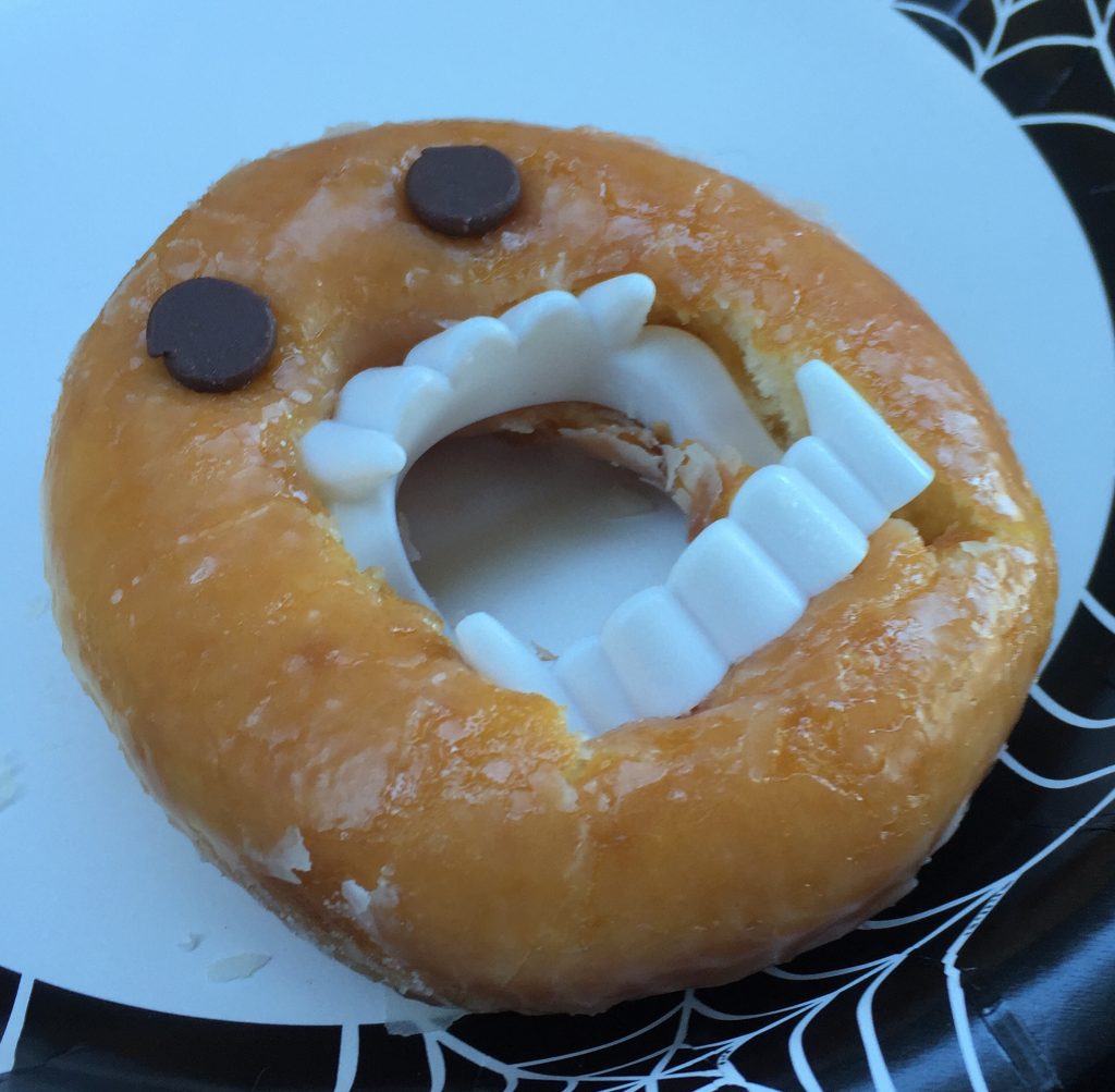 halloween_draculadonut