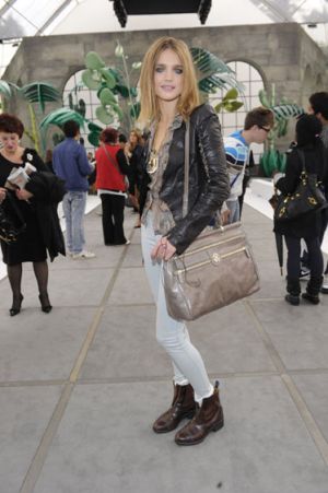 Natalia Vodianova wearing Roberto Cavalli 'Diva Bag'.jpg