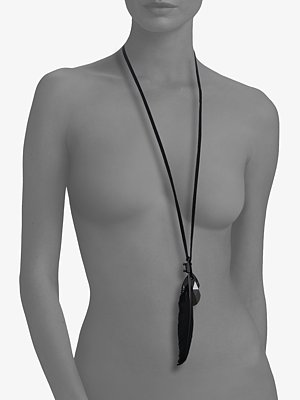 ann_demeulemeester_feather_stone_necklace_model.jpg