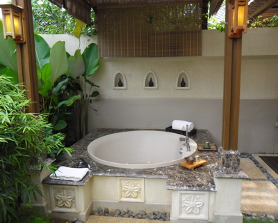 boracay_shangrilaspa_tub.jpg