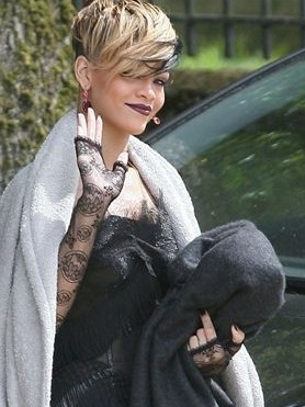 Rihanna in Chantal Thomass Lace Gloves - Snob Essentials