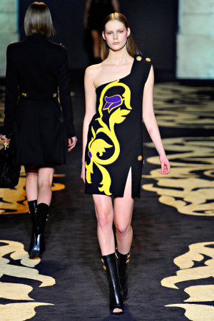 versace_rtw_2011_1.png